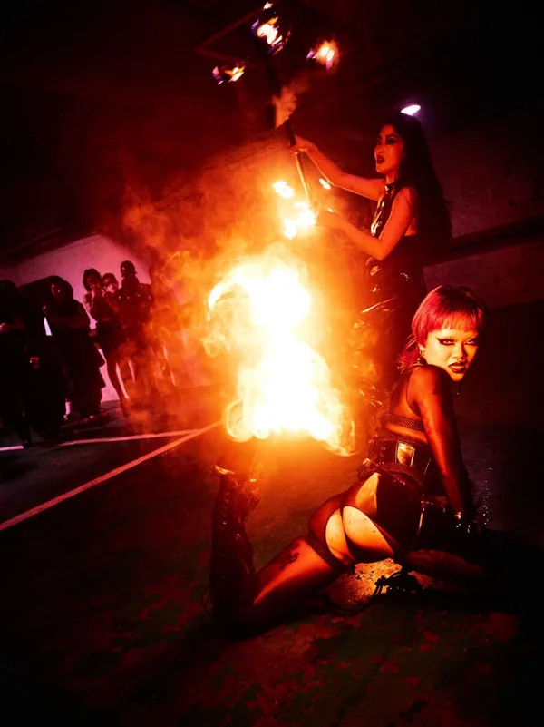 Chunhee live performance photograph.